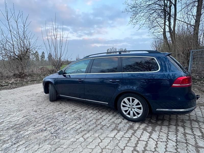 Używany VW Passat 170 KM (125 kW) 2011 Niebieski Sedan/Limuzyna