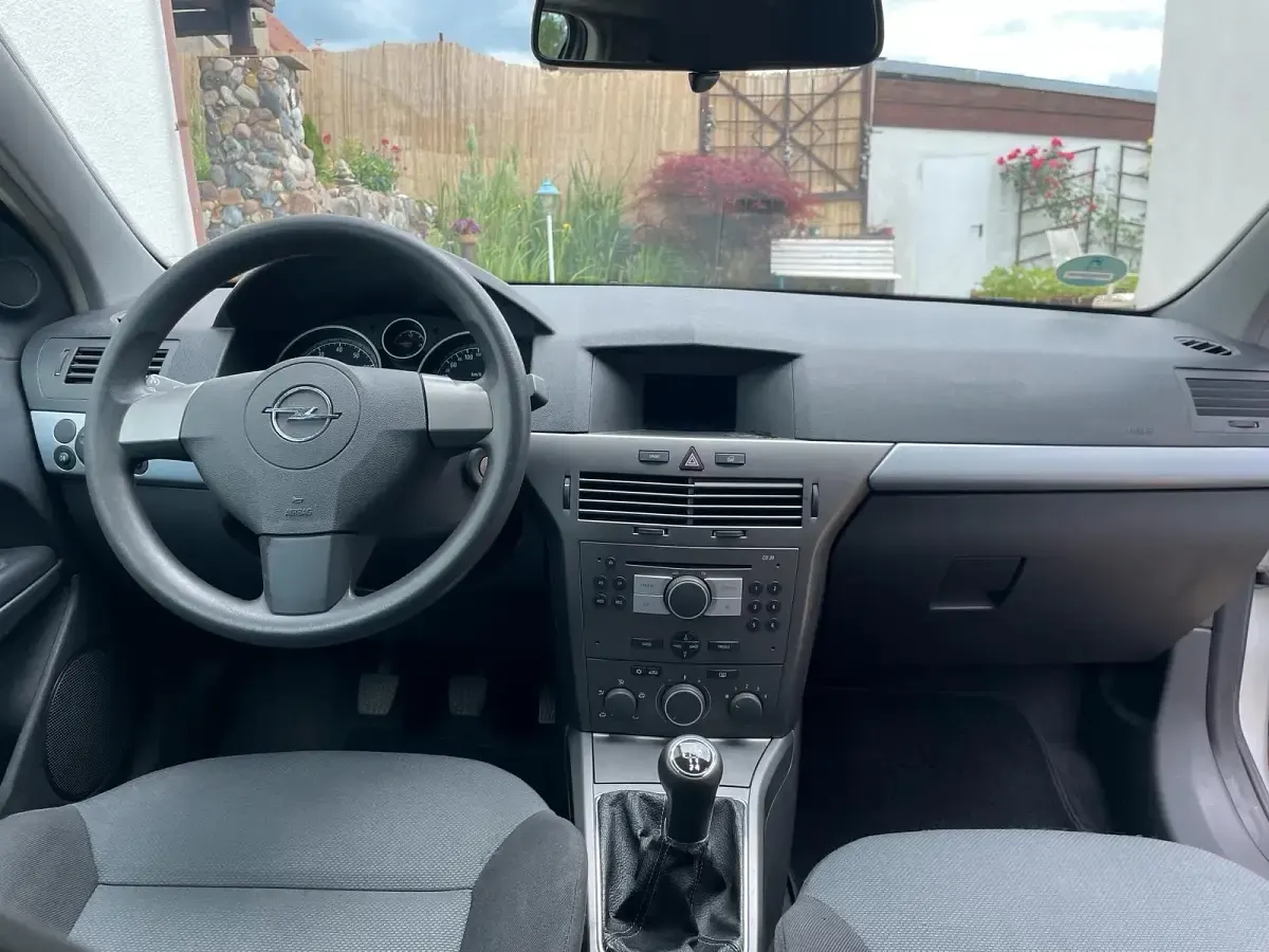Gebraucht Opel Astra GTC 105 PS (77 kW) 2005 Silber Limousine