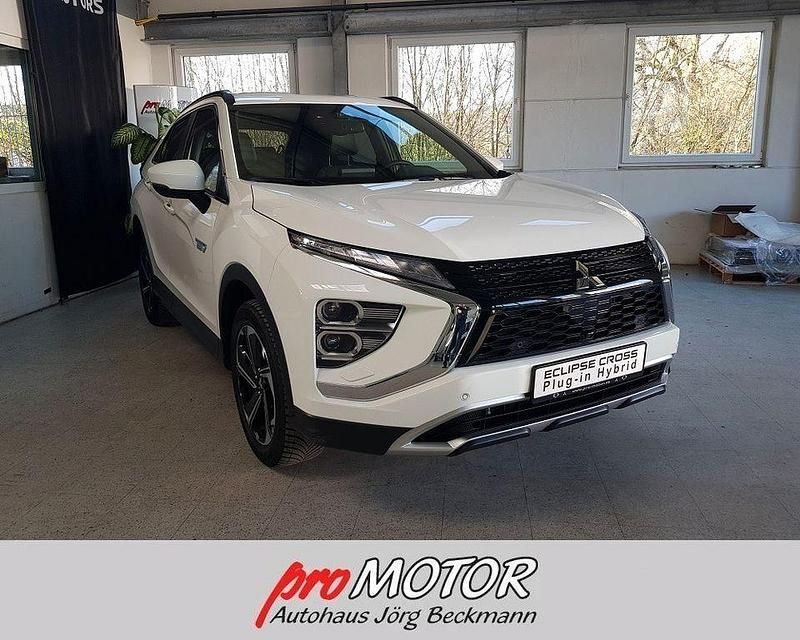 Gebraucht Mitsubishi Eclipse Cross Plus 188 PS (138 kW) 2022 Weiß SUV