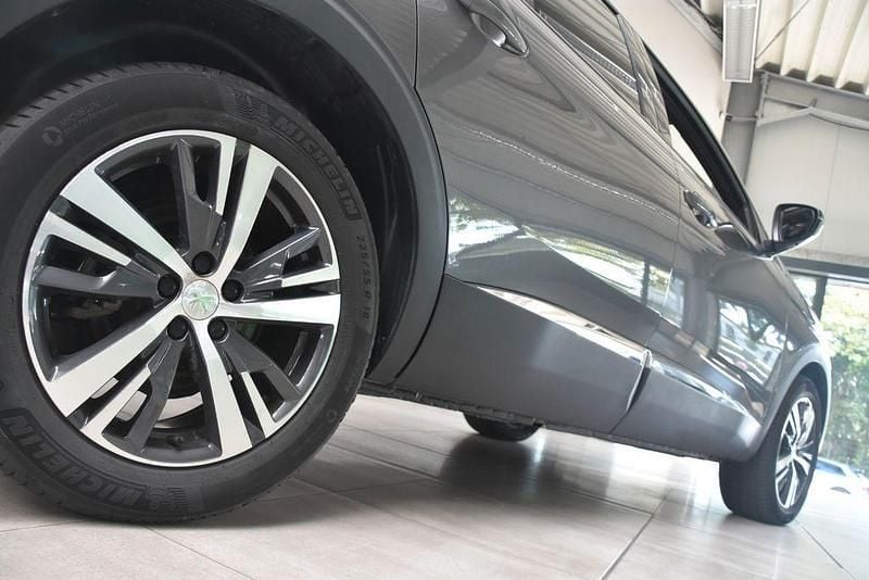 Gebraucht Peugeot 5008 Allure 131 PS (96 kW) 2023 Grau Van / Kleinbus