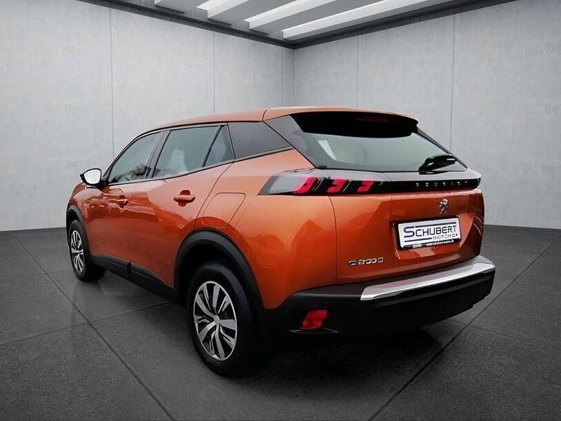 Gebraucht Peugeot e-2008 Active 100 kW (136 PS) 2023 Orange SUV