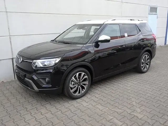 Gebraucht SsangYong Tivoli 163 PS (119 kW) 2021 Schwarz metallic SUV