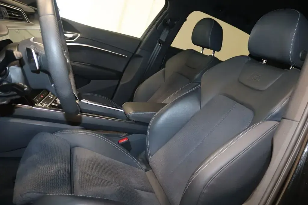 Gebraucht Audi e-tron S-Line 300 kW (408 PS) 2023 Mythosschwarz metallic SUV