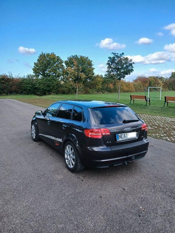 Grau Gebraucht 2012 Audi A3 Sportback Ambiente Kleinwagen | 5.000 € (Guter Preis) - Bild 1/4