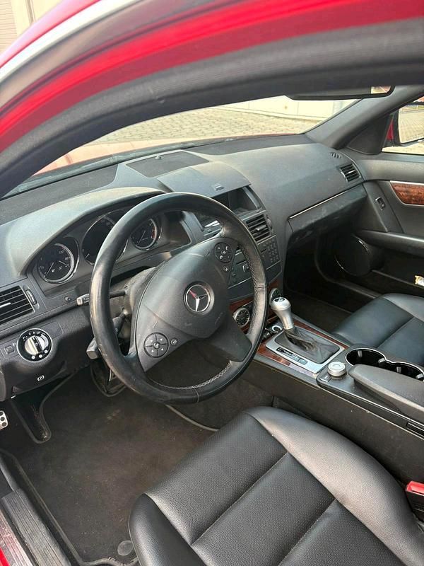 Gebraucht Mercedes C300 245 PS (180 kW) 2009 Rot Limousine