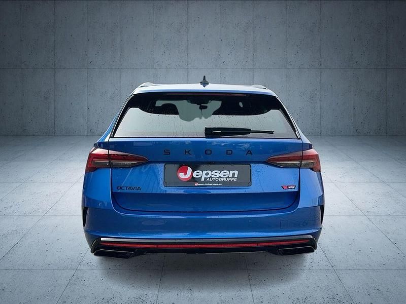 Neu Skoda Octavia RS 265 PS (194 kW) 2026 Raceblau metallic Kombi