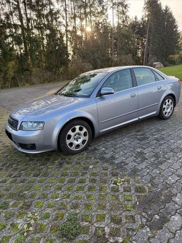 Grau Gebraucht 2004 Audi A4 S-Line Limousine | 4.350 € (Teuer) - Bild 1/4