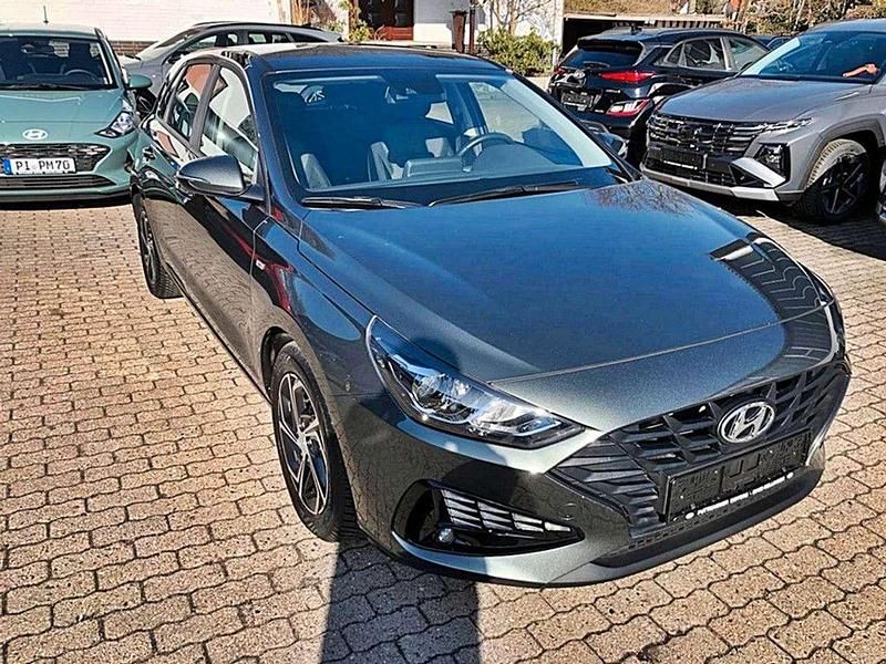 Gebraucht Hyundai i30 120 PS (88 kW) 2022 Amazon grey metallic Kleinwagen