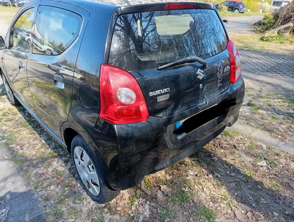 Gebraucht Suzuki Alto 68 PS (50 kW) 2011 Schwarz Kleinwagen