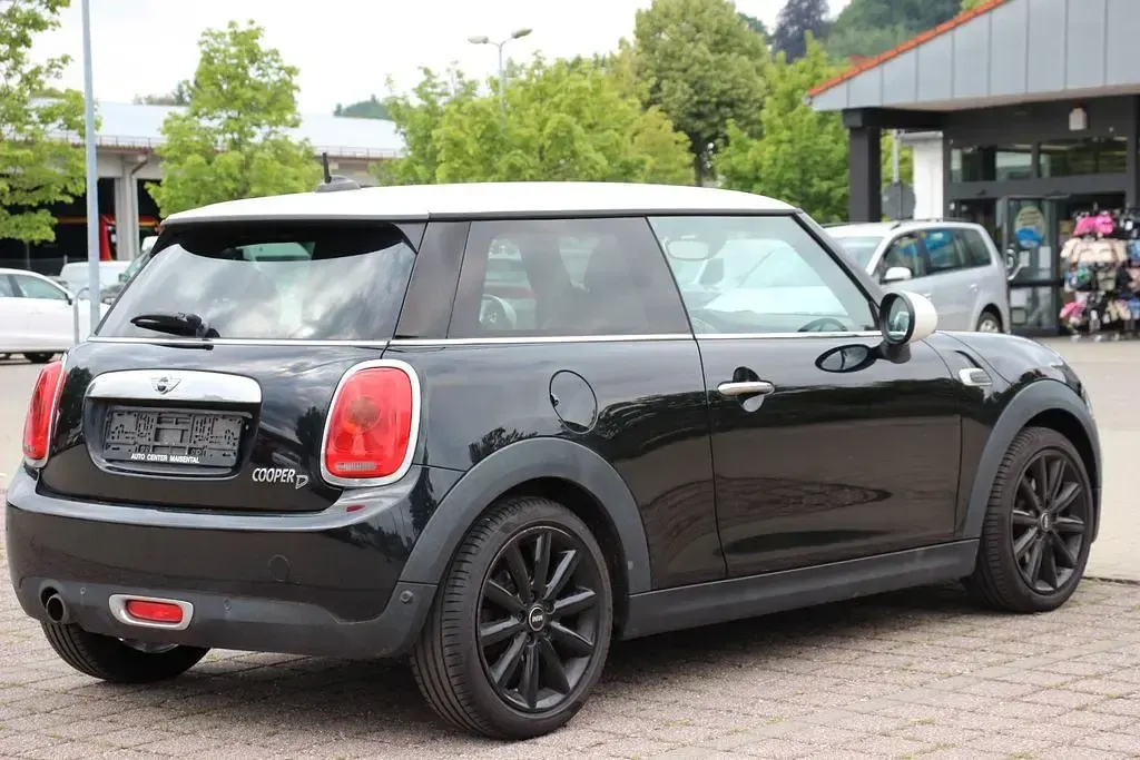 Gebraucht Mini Cooper D 116 PS (85 kW) 2015 Schwarz Kleinwagen