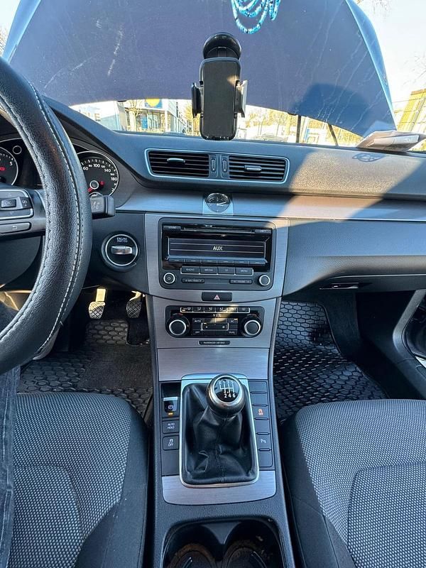 Gebraucht VW Passat 122 PS (89 kW) 2011 Blau Limousine