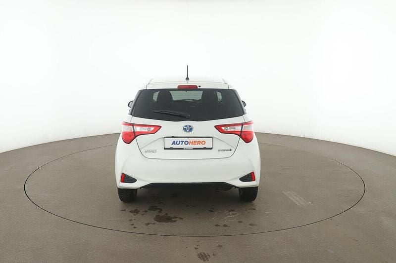 Gebraucht Toyota Yaris Team 101 PS (74 kW) 2020 Weiß Limousine