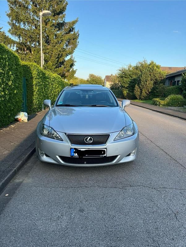 Silber Gebraucht 2006 Lexus IS250 Luxury Line Limousine | 9.500 € (Fairer Preis) - Bild 1/4