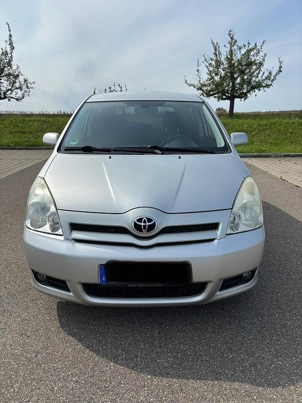 Silber Gebraucht 2006 Toyota Corolla Verso Van / Kleinbus | 999 € (Superpreis) - Bild 1/4