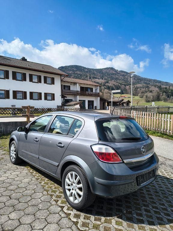 Gebraucht Opel Astra 125 PS (91 kW) 2005 Silber Limousine