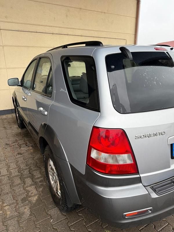 Silber Gebraucht 2004 Kia Sorento SUV | 2.250 € (Superpreis) - Bild 1/4