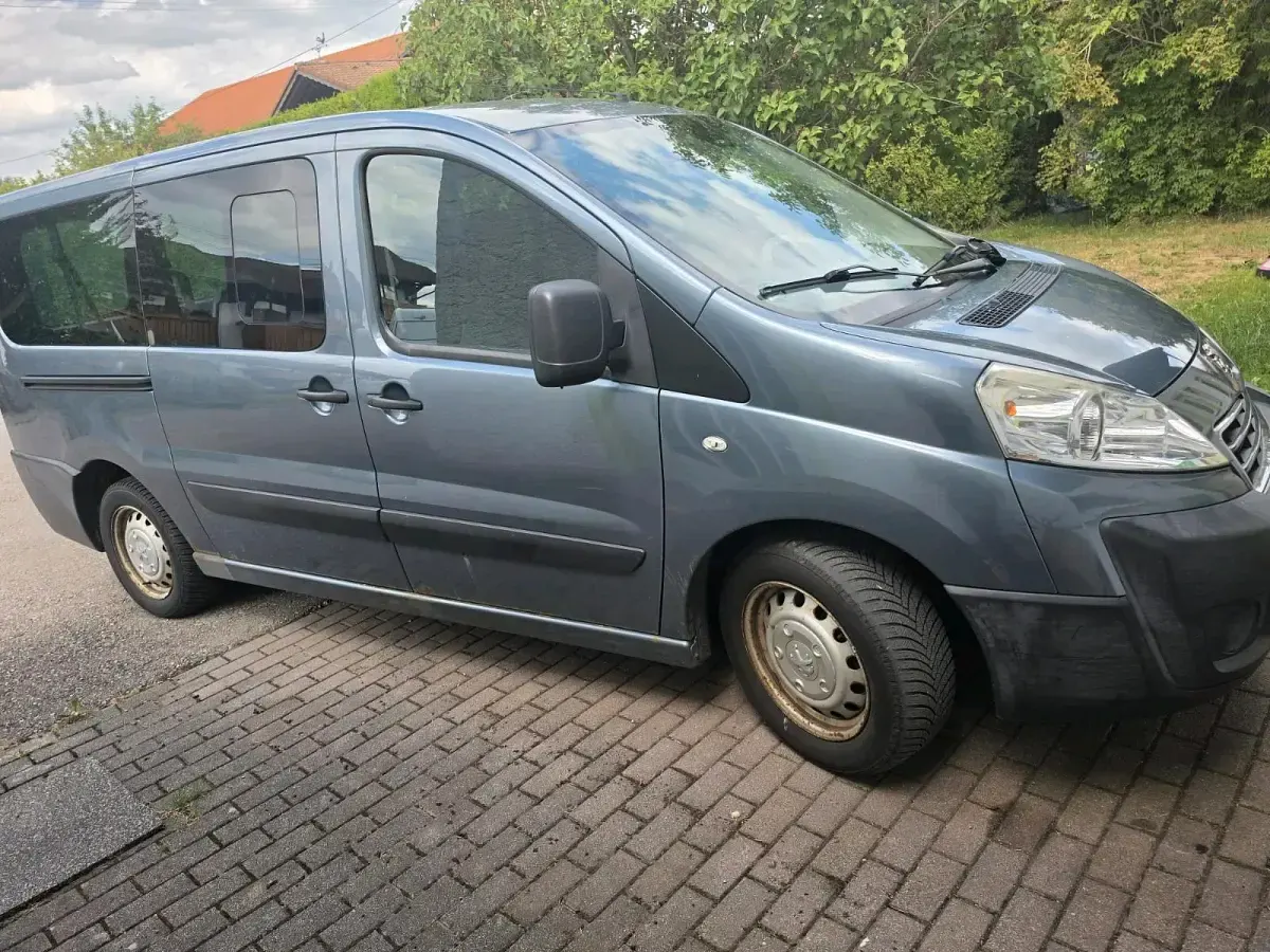 Gebraucht Peugeot TePee 128 PS (94 kW) 2012 Grau Van / Kleinbus