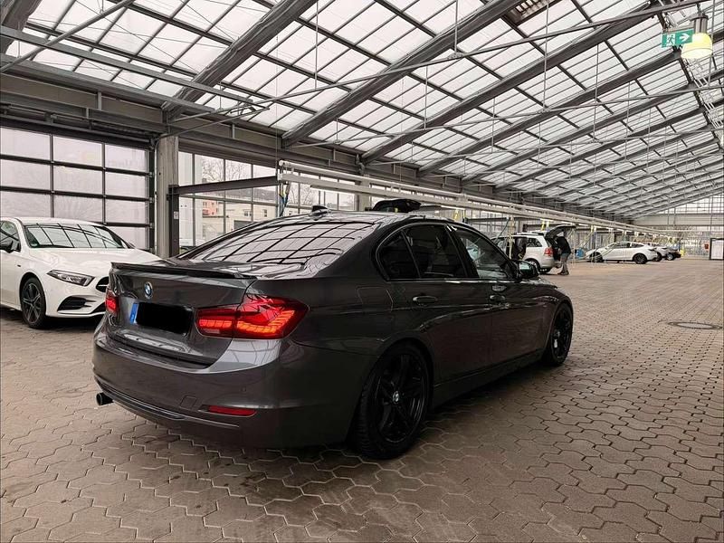Gebraucht BMW 320 Sport Line 184 PS (135 kW) 2012 Grau Limousine