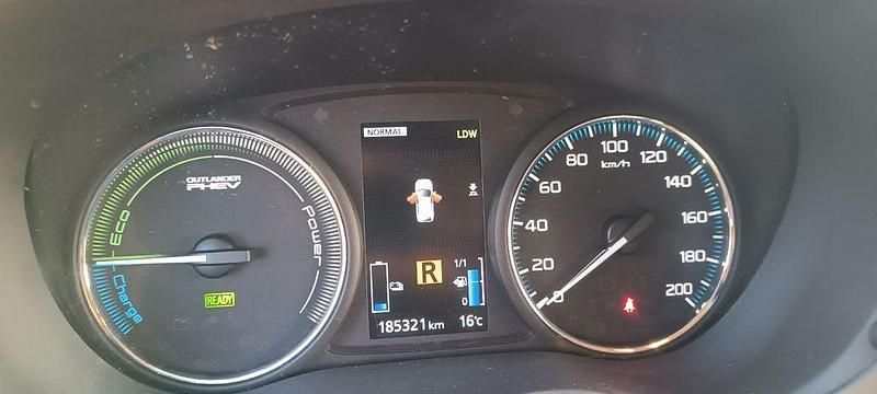 Gebraucht Mitsubishi Outlander P-HEV Plus 203 PS (149 kW) 2017 Weiß SUV