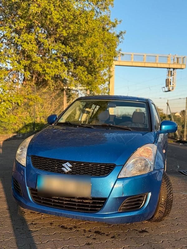 Second-hand Suzuki Swift 92 CP (67 kW) 2011 Albastru Hatchback