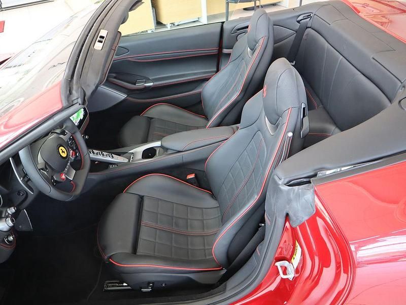 Gebraucht Ferrari Portofino 620 PS (456 kW) 2023 Rot Cabrio