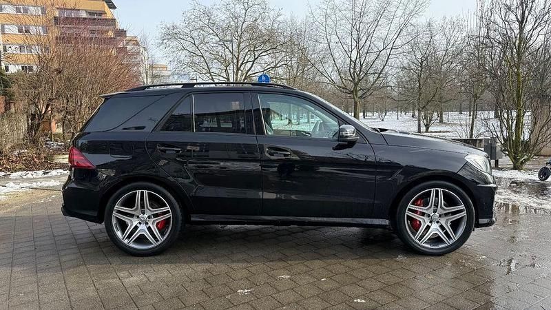 Gebraucht Mercedes ML63 AMG AMG 525 PS (386 kW) 2012 Schwarz SUV