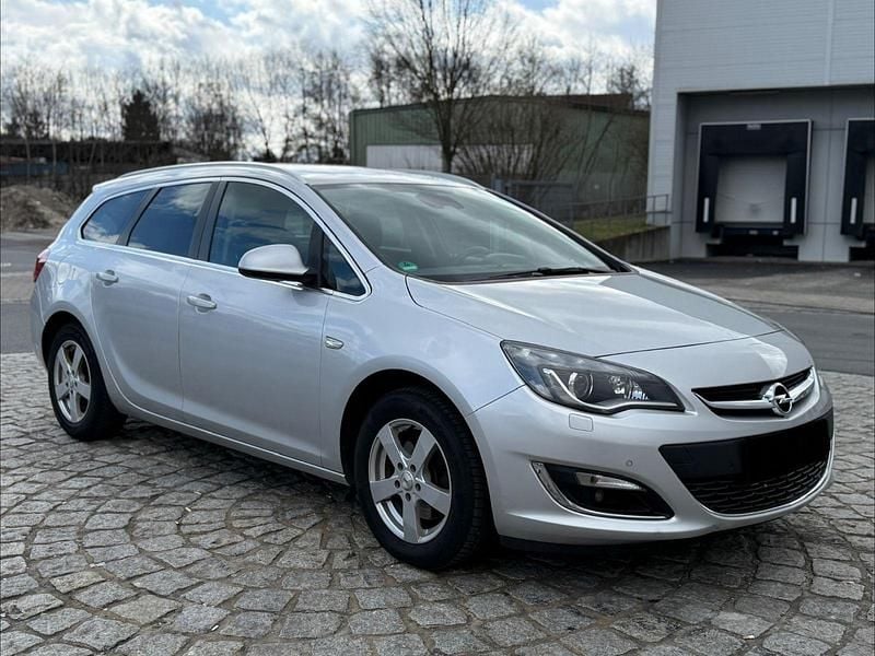 Gebraucht Opel Astra 131 PS (96 kW) 2014 Silber Kombi