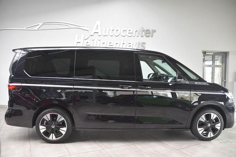 Schwarz metallic Gebraucht 2024 VW Multivan Style Van | 50.890 € (Fairer Preis) - Bild 1/4
