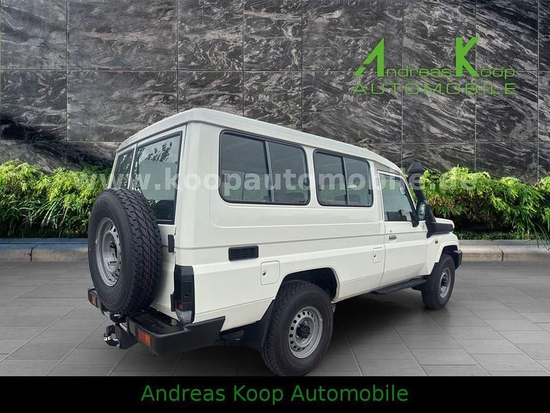 Neu Toyota Land Cruiser 204 PS (150 kW) 2025 Weiß SUV