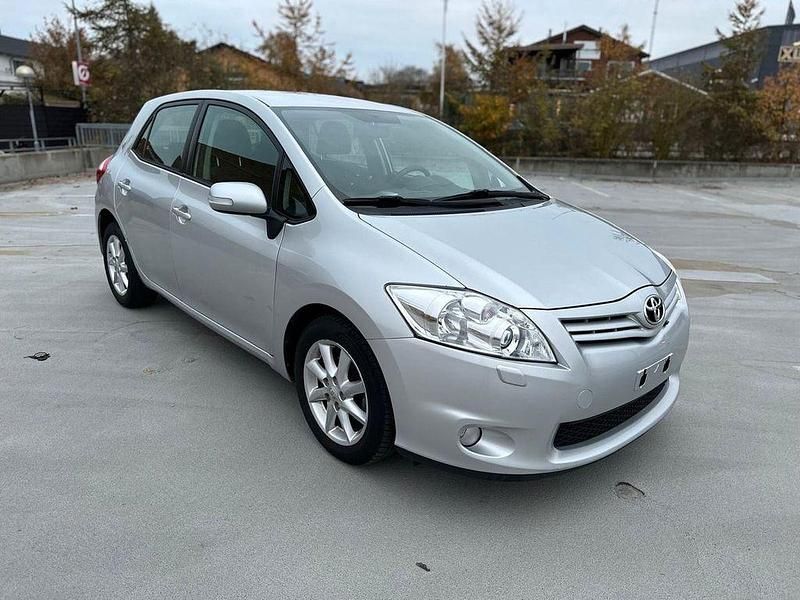 Gebraucht Toyota Auris Life 132 PS (97 kW) 2012 Silber Limousine
