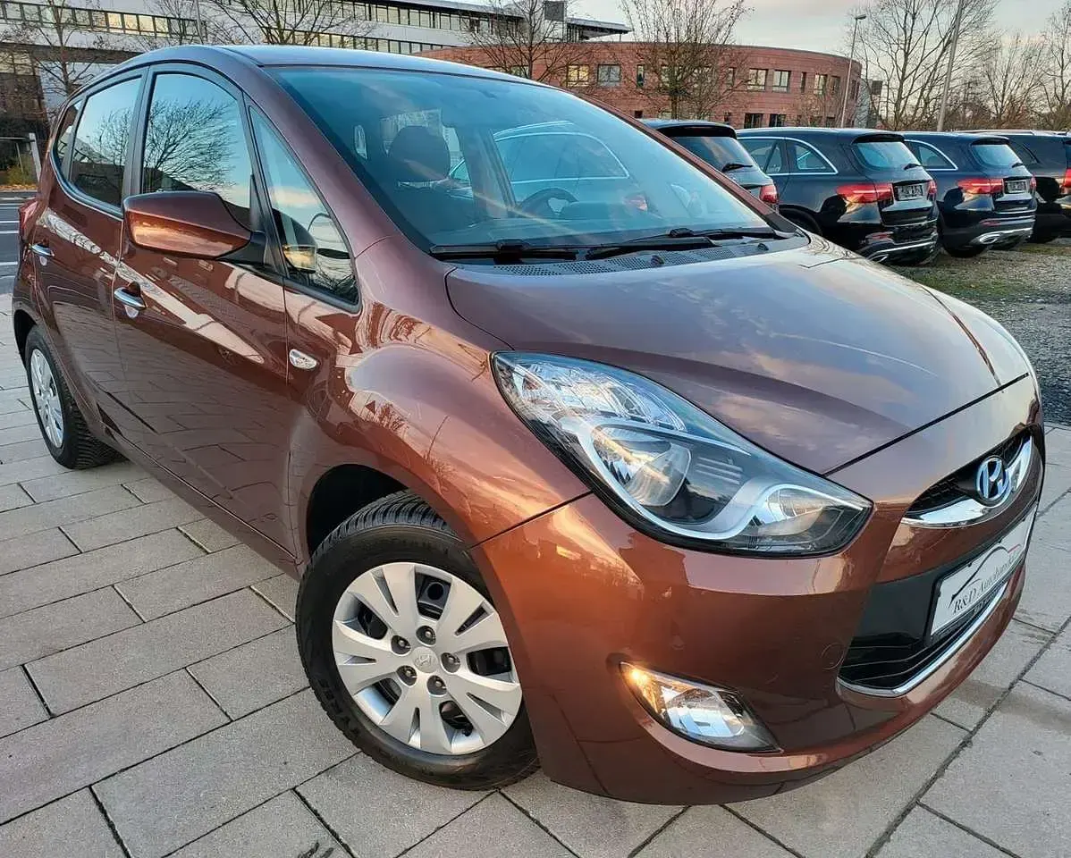 Gebraucht Hyundai ix20 Edition 125 PS (91 kW) 2015 Braun Kleinwagen