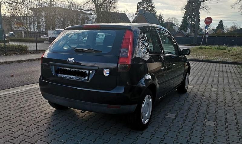 Gebraucht Ford Fiesta 60 PS (44 kW) 2004 Blau Kleinwagen