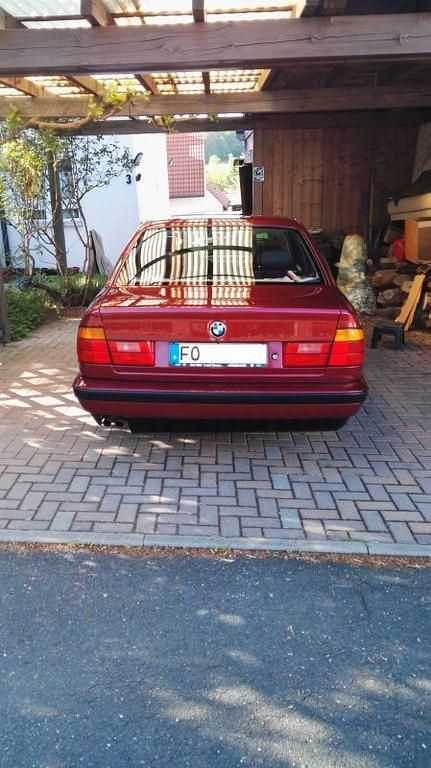 Gebraucht BMW 525 192 PS (141 kW) 1991 Rot Limousine