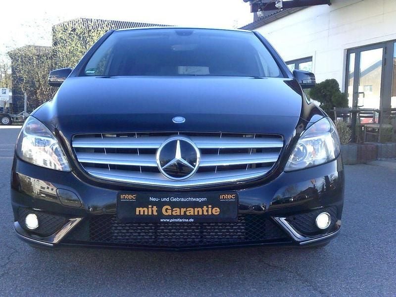 Gebraucht Mercedes B180 109 PS (80 kW) 2016 Schwarz Van / Kleinbus