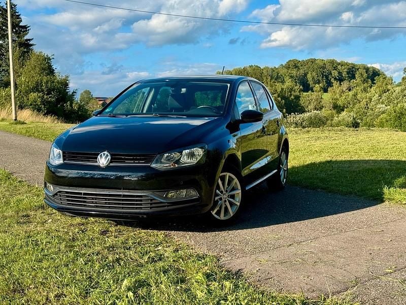Schwarz Gebraucht 2015 VW Polo LOUNGE Kleinwagen | 8.499 € (Fairer Preis) - Bild 1/4