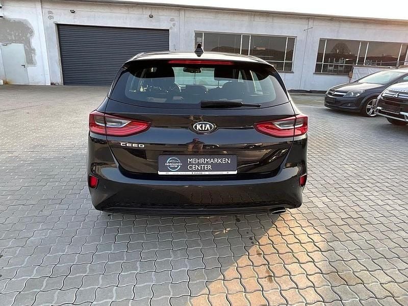 Gebraucht Kia Ceed Vision 140 PS (102 kW) 2021 Schwarz Kleinwagen