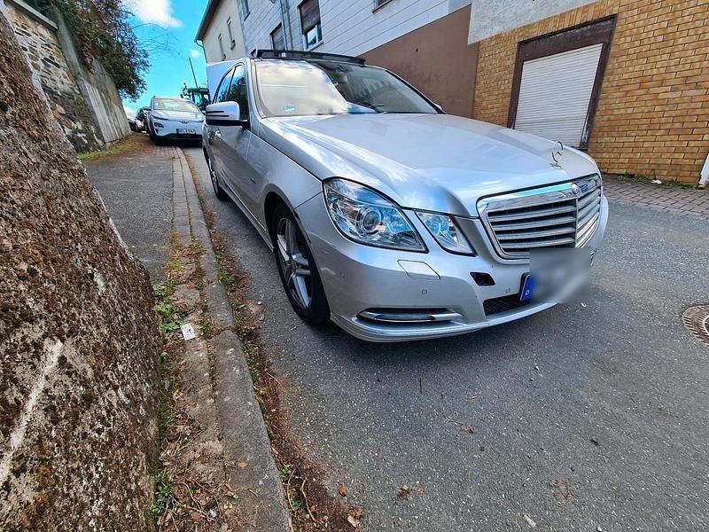 Gebraucht Mercedes E350 Night 231 PS (169 kW) 2010 Silber Limousine
