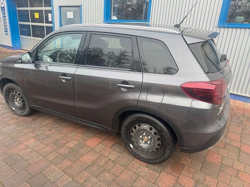 Gebraucht Suzuki Vitara Comfort 129 PS (94 kW) 2024 Grau SUV