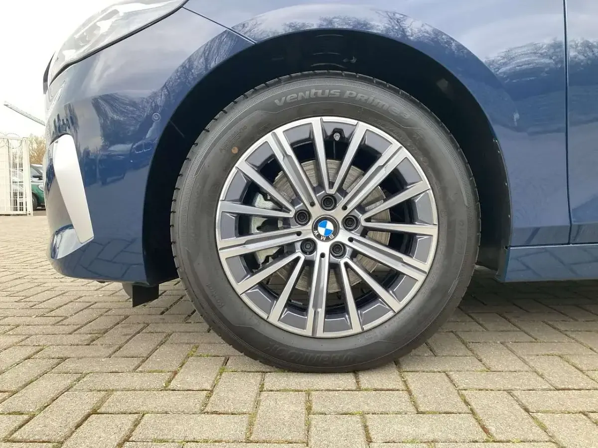 Neu BMW 220 Luxury Line 163 PS (119 kW) 2026 Blau Van / Kleinbus