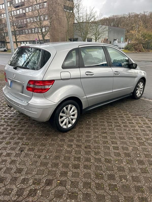 Gebraucht Mercedes B170 116 PS (85 kW) 2005 Silber Van / Kleinbus