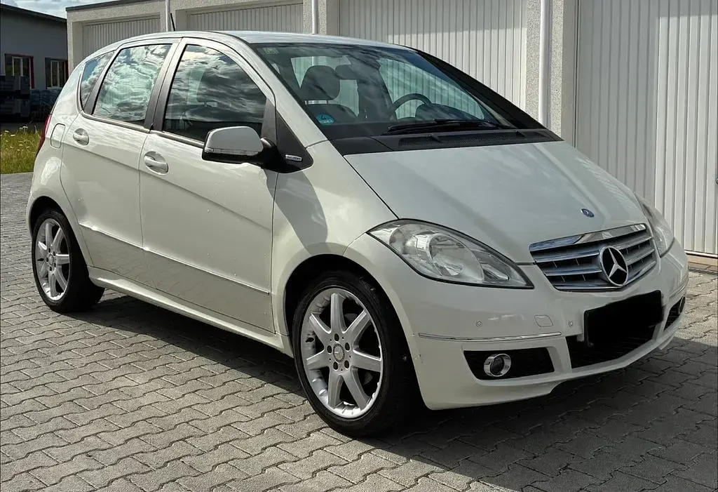 Gebraucht Mercedes A180 Avantgarde 116 PS (85 kW) 2010 Weiß Limousine
