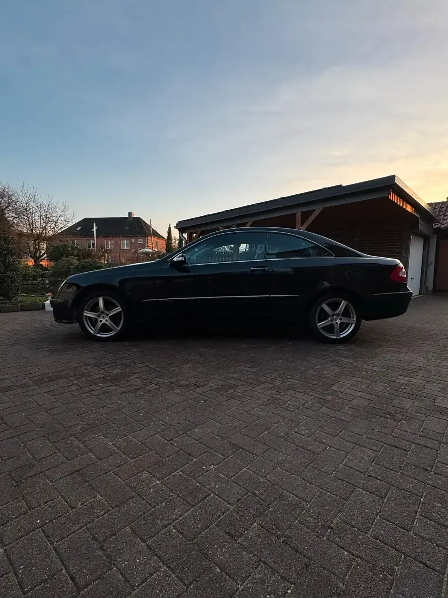 Gebraucht Mercedes CLK230 174 PS (127 kW) 2002 Schwarz Coupé