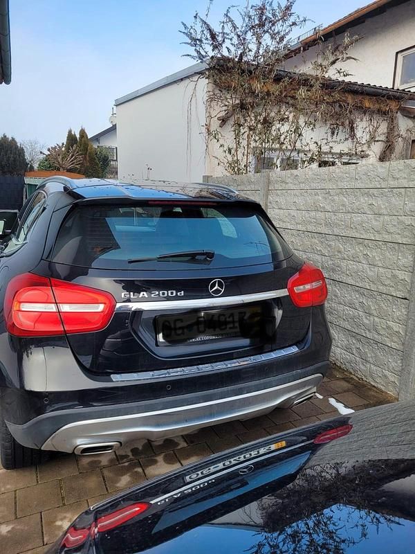Gebraucht Mercedes GLA200 136 PS (100 kW) 2017 Schwarz SUV