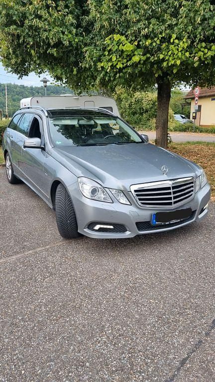 Silber Gebraucht 2010 Mercedes E300 Avantgarde Kombi | 9.300 € (Fairer Preis) - Bild 1/4