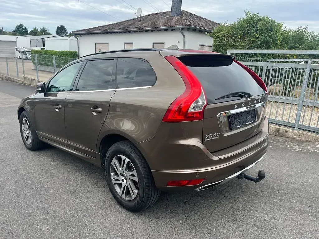 Gebraucht Volvo XC60 Momentum 181 PS (133 kW) 2013 Braun SUV