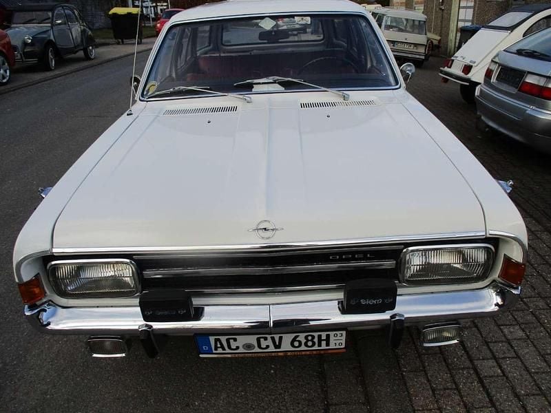 Weiß Gebraucht 1968 Opel Rekord Kombi | 11.900 € - Bild 1/4