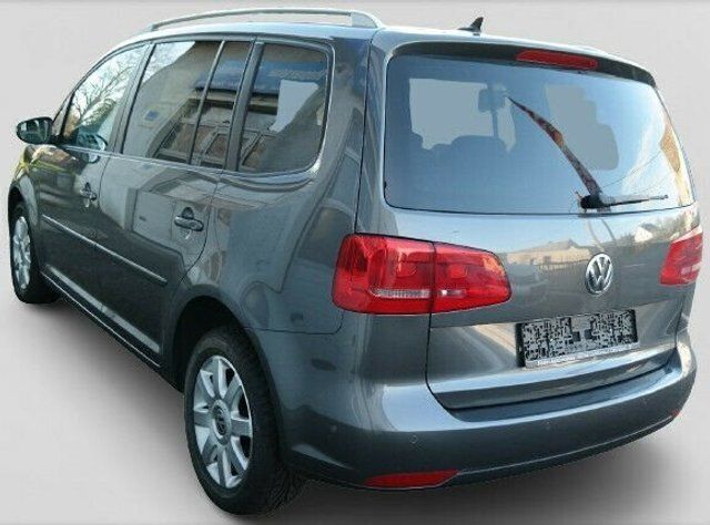 Gebraucht VW Touran Life 105 PS (77 kW) 2013 Grau metallic Van / Kleinbus