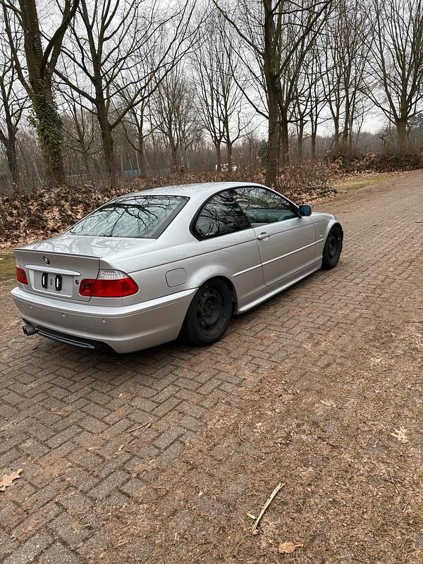 Gebraucht BMW 325 M Sport 192 PS (141 kW) 2002 Silber Coupé