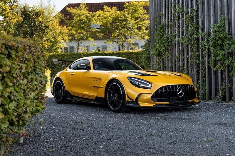 Gelb Neu 2024 Mercedes AMG GT AMG Coupé | 416.500 € - Bild 1/4