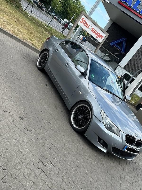 Grau Gebraucht 2005 BMW 530 Limousine | 5.500 € (Guter Preis) - Bild 1/4